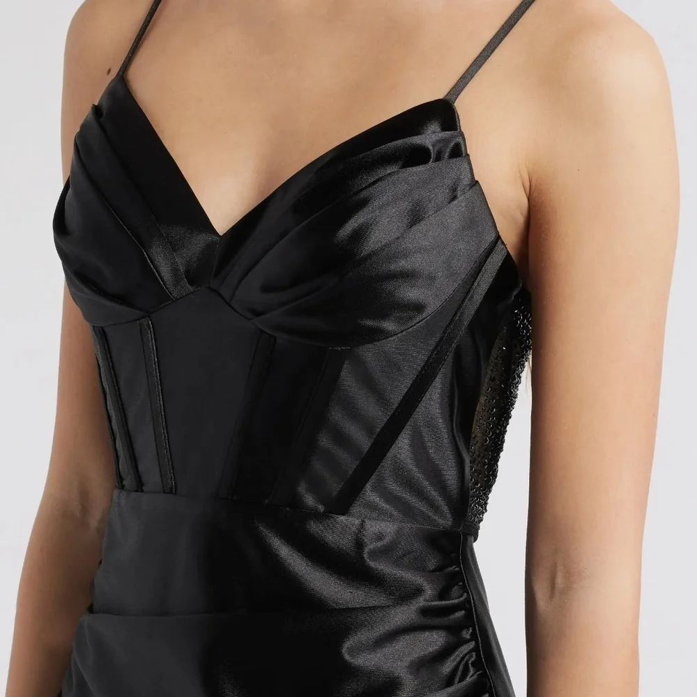 Elegant Black Evening Gown - Picture 2 of 6